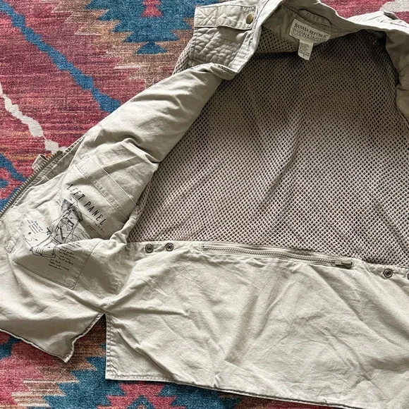 Banana Republic Safari Beige Vest - Picture 5 of 6